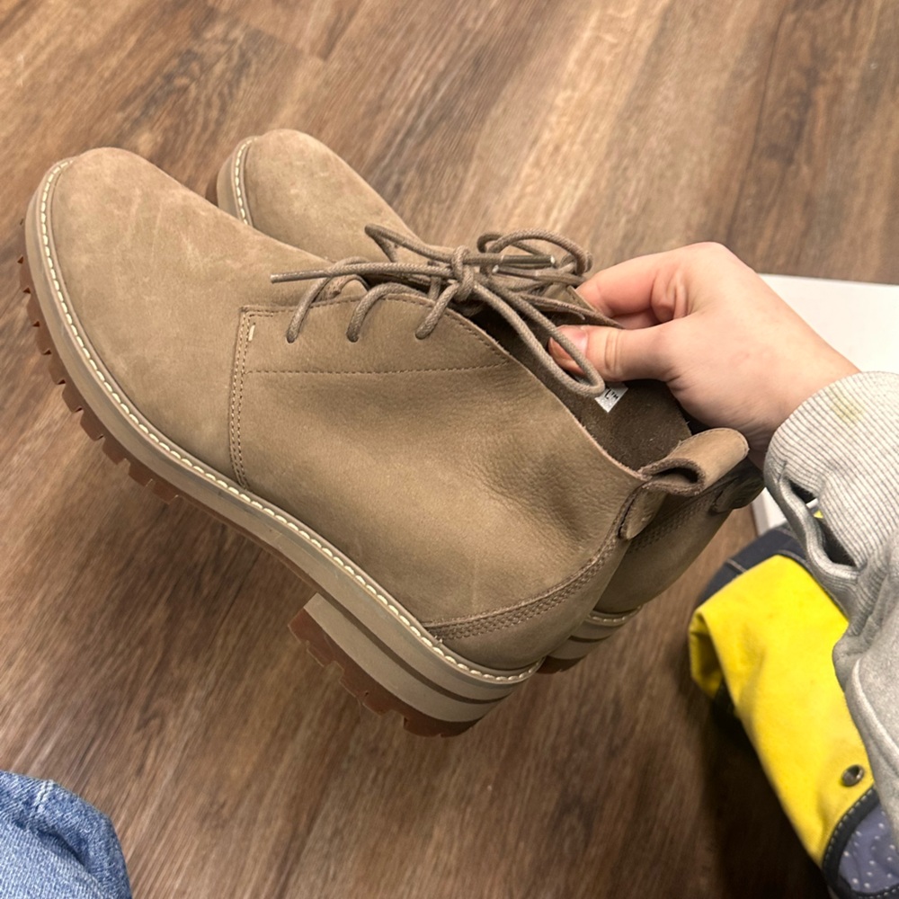 Timberland Women's Courmayeur Valley Chukka Boots in taupe nubuck leather